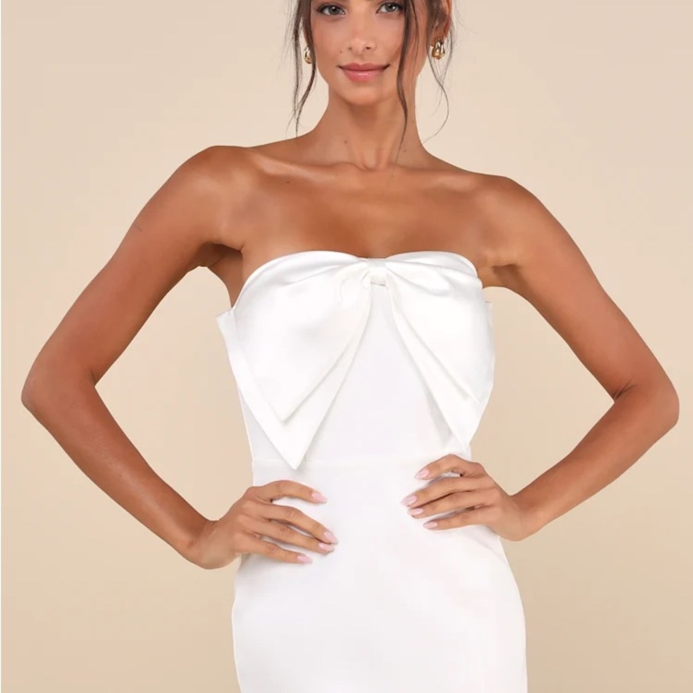 Elegant White Strapless Dress